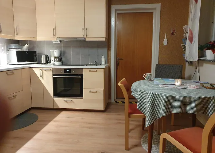 Bo Hos Nancy I Oelme